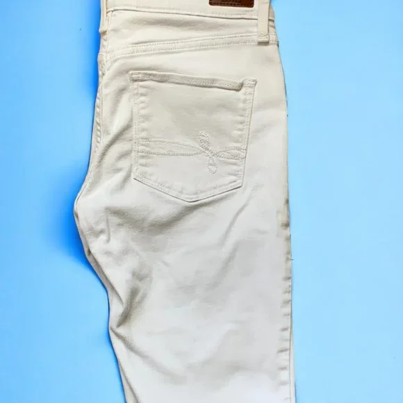 Levi's Denizen White Stretch Bermuda Shorts Size 6 - Picture 4 of 4